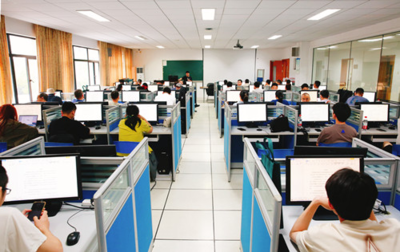 苍南县中小学教育信息化领导力提升及网络安全培训班在西湖校区顺利举办